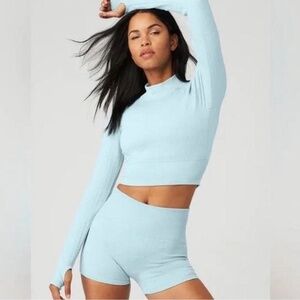 All Yoga Cable Seamless Cable Knit long sleeve crop Top Blue Chalk Size Small